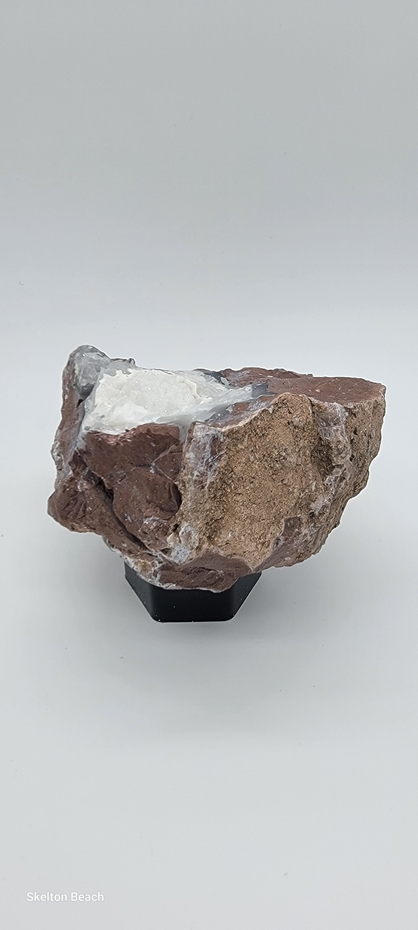 Stunning 1200g Thunder Egg: Natural Geological Marvel | 1200 grams
