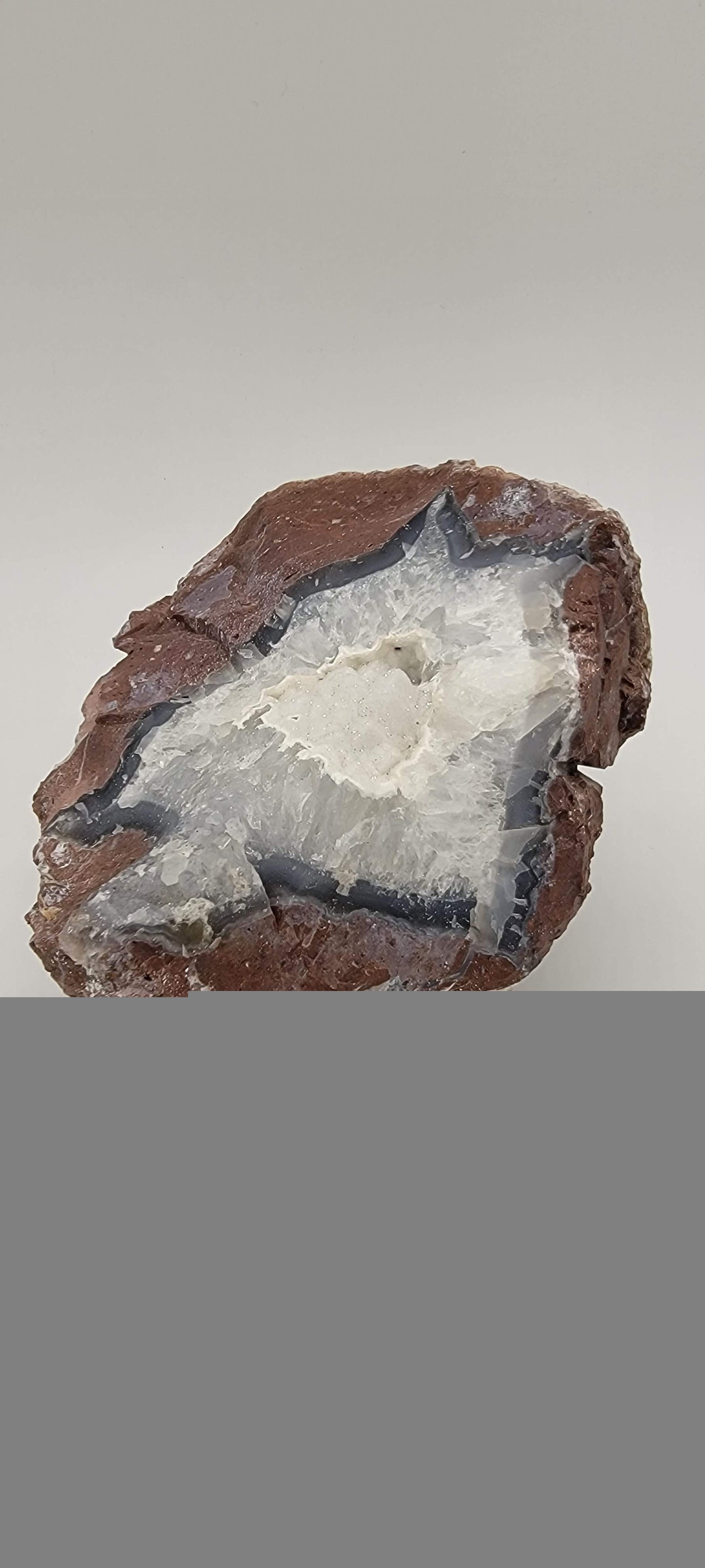 Stunning 1200g Thunder Egg: Natural Geological Marvel | 1200 grams