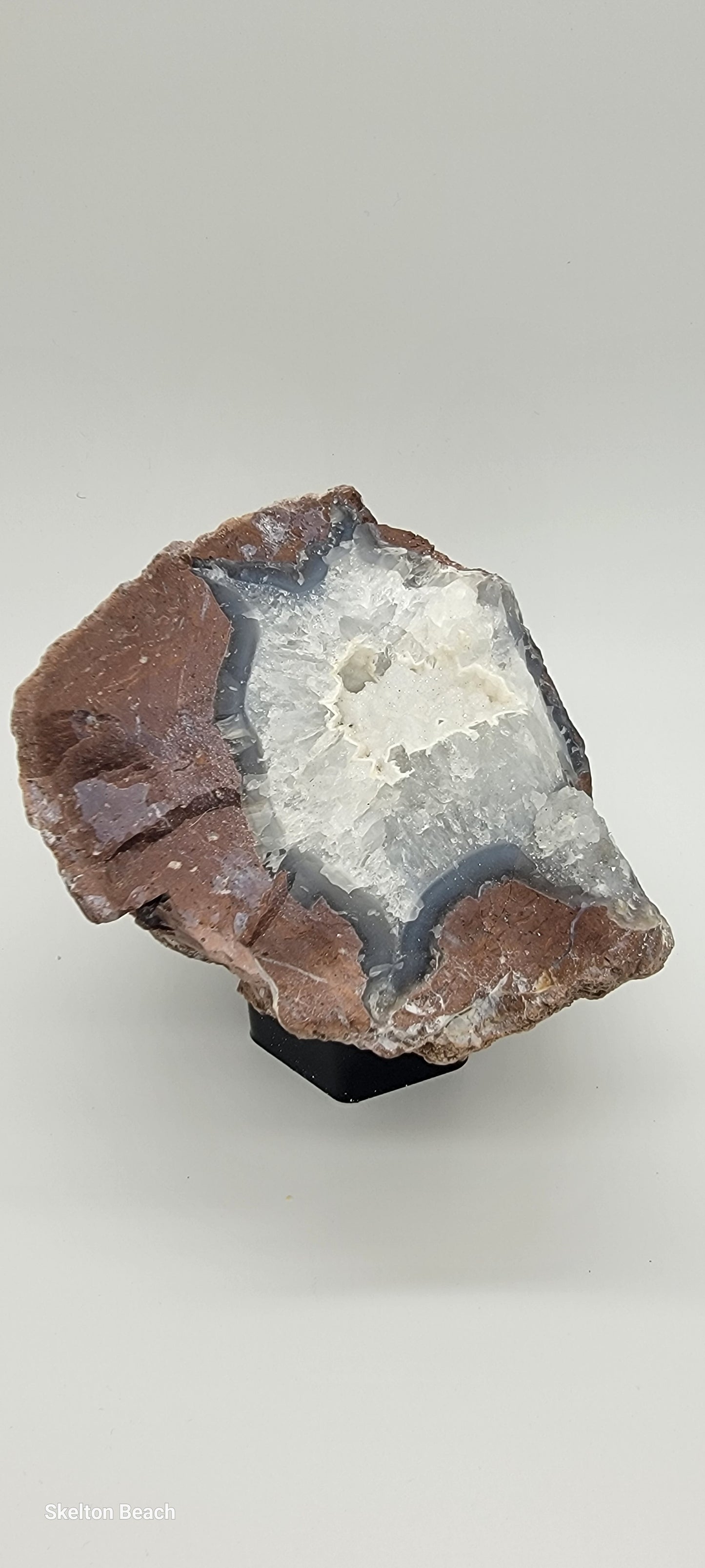 Stunning 1200g Thunder Egg: Natural Geological Marvel | 1200 grams